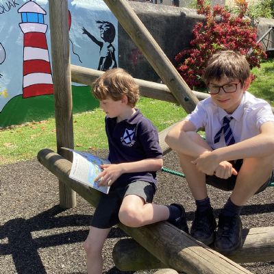 Yr 6 Reading with Yr2